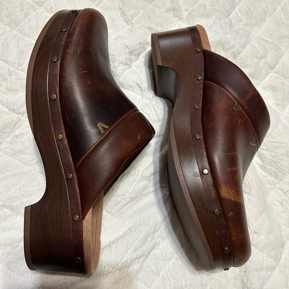 Vionic Wome’s  Dark Brown Leather Slip-Ons